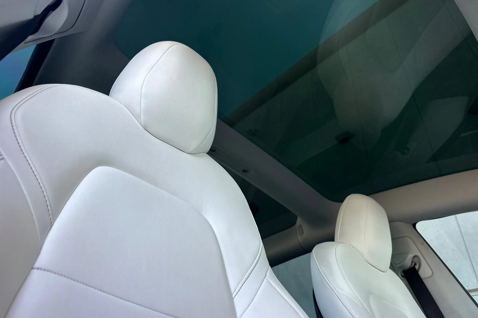 Used 2019 White Tesla Standard Range Plus image 16