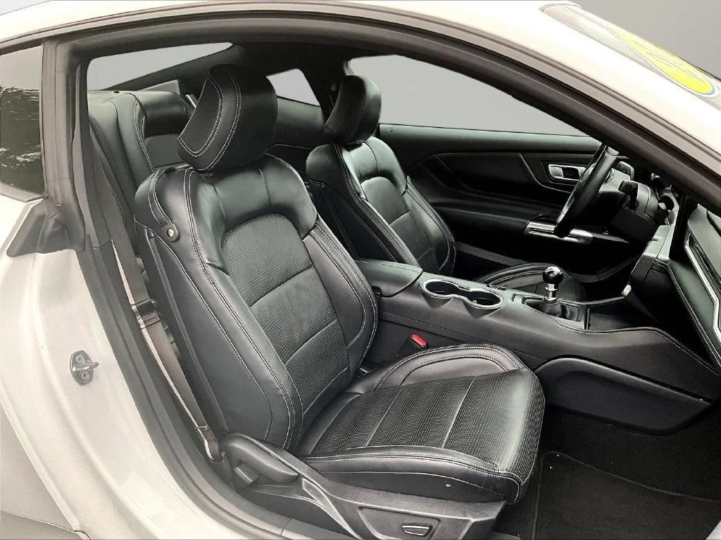 Used 2025 Oxford White Ford GT Premium image 30