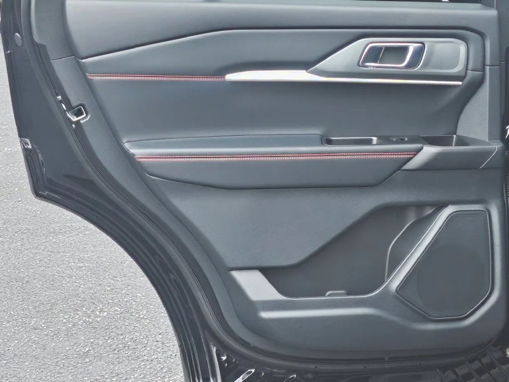 New 2027 Agate Black Metallic Ford ST-Line image 35