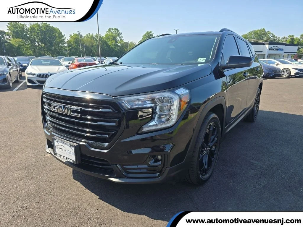 Used 2022 Ebony Twilight Metallic GMC FWD 4dr SLT Elevation Edition with Skyscape Power Sunroof image 1