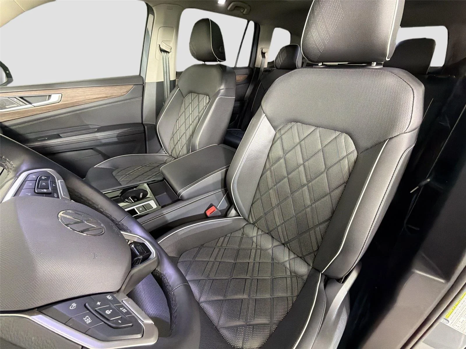 Certified Used 2025 Platinum Gray Metallic Volkswagen 2.0T SEL Premium R-Line image 20