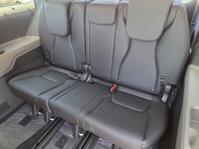 New 2026 Snow White Pearl Kia EX image 9