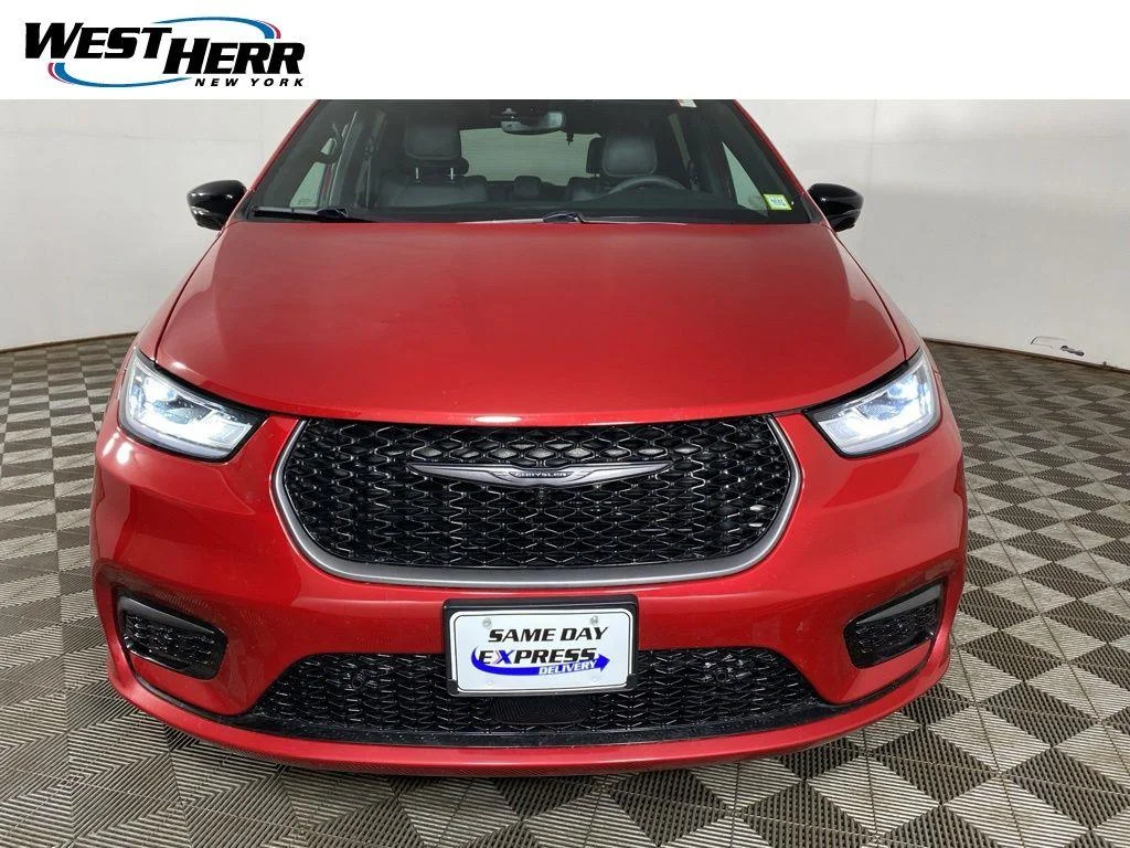 Used 2026 Red Hot Pearlcoat Chrysler Select image 23