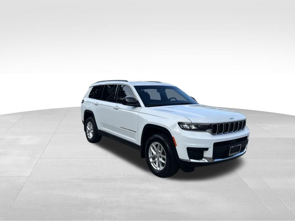 Used 2025 White Jeep Laredo image 8
