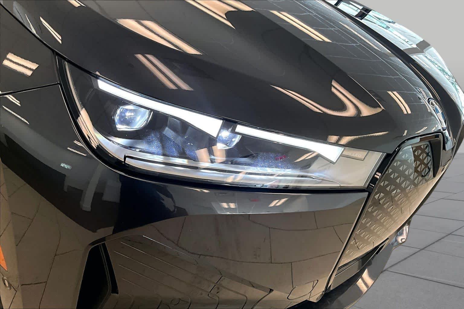 Used 2024 Dark Graphite Metallic BMW xDrive50 image 27