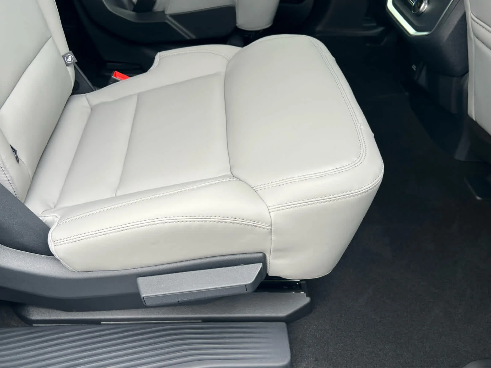 New 2026 Agate Black Metallic Ford MAX Active image 23