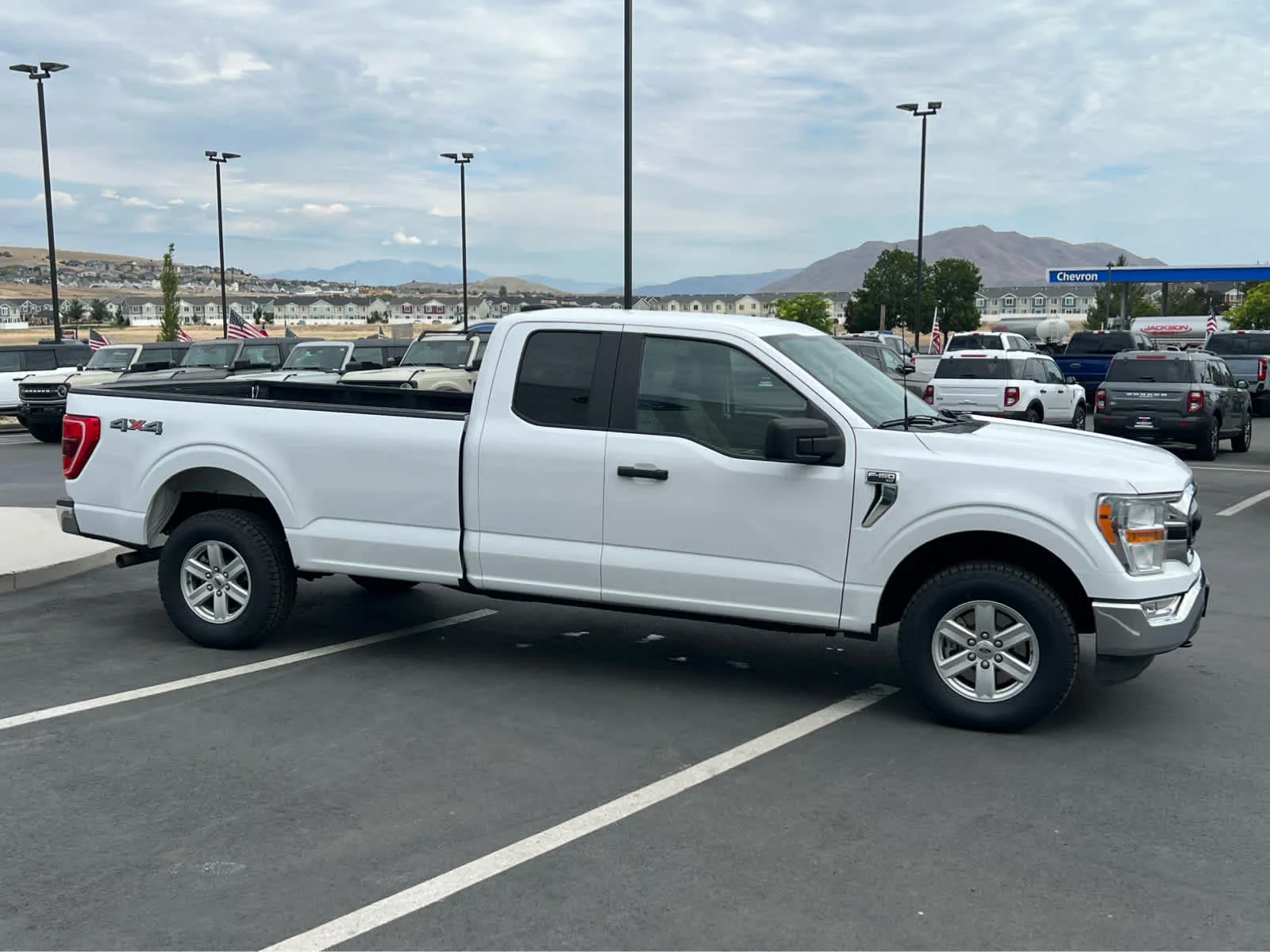 Certified Used 2022 Oxford White Clearcoat Ford XLT image 5