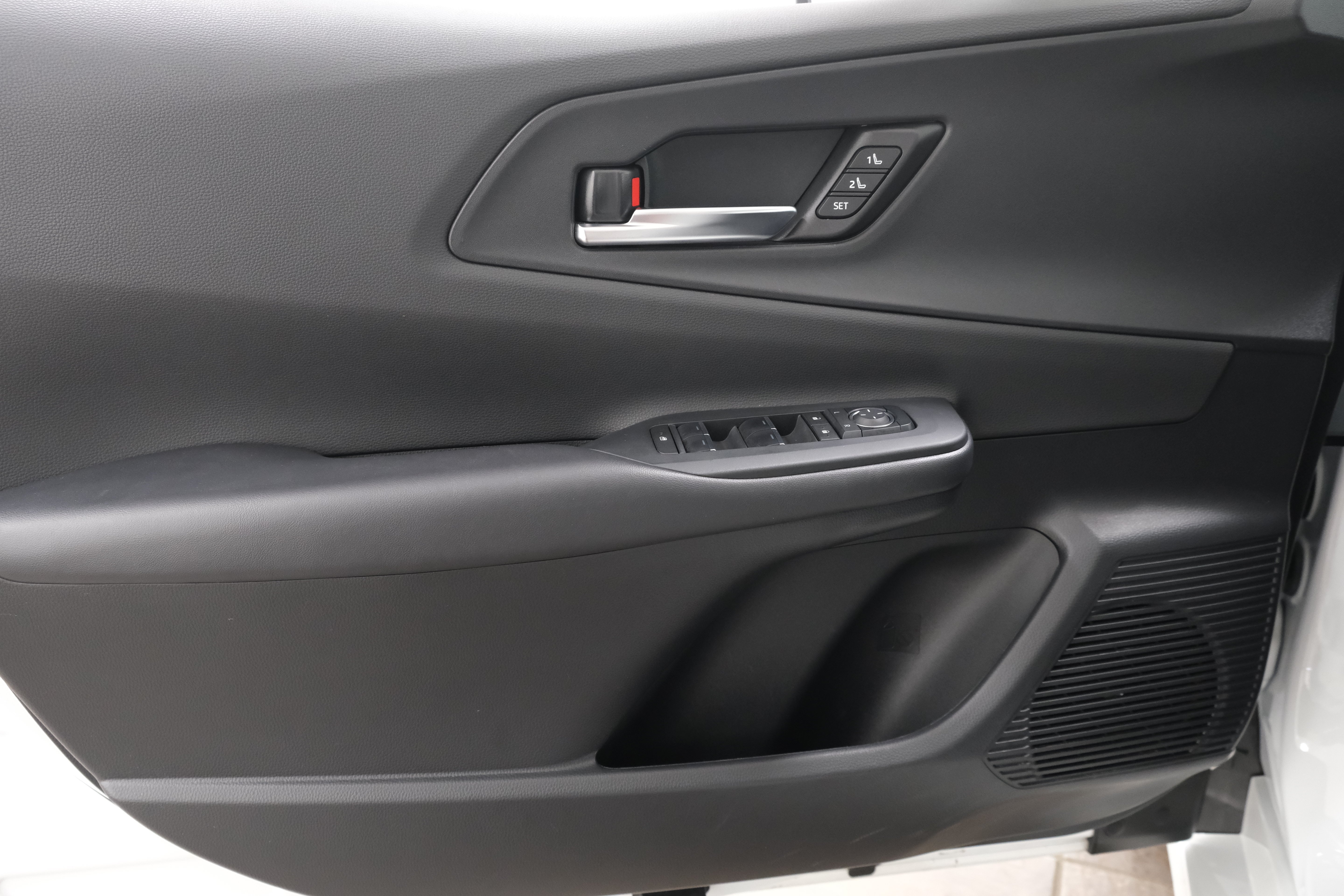 Certified Used 2025 Wind Chill Pearl Toyota XSE Premium image 28