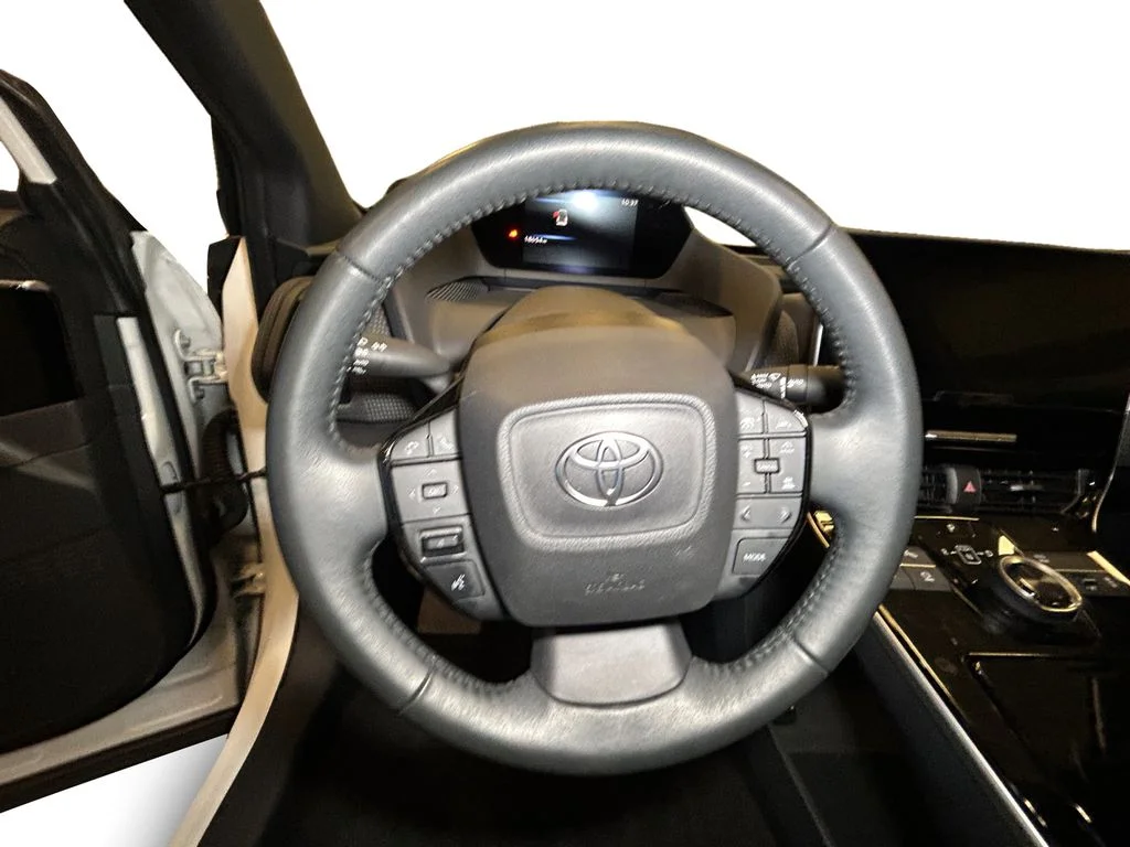 Used 2024 Pearl Toyota XLE image 12