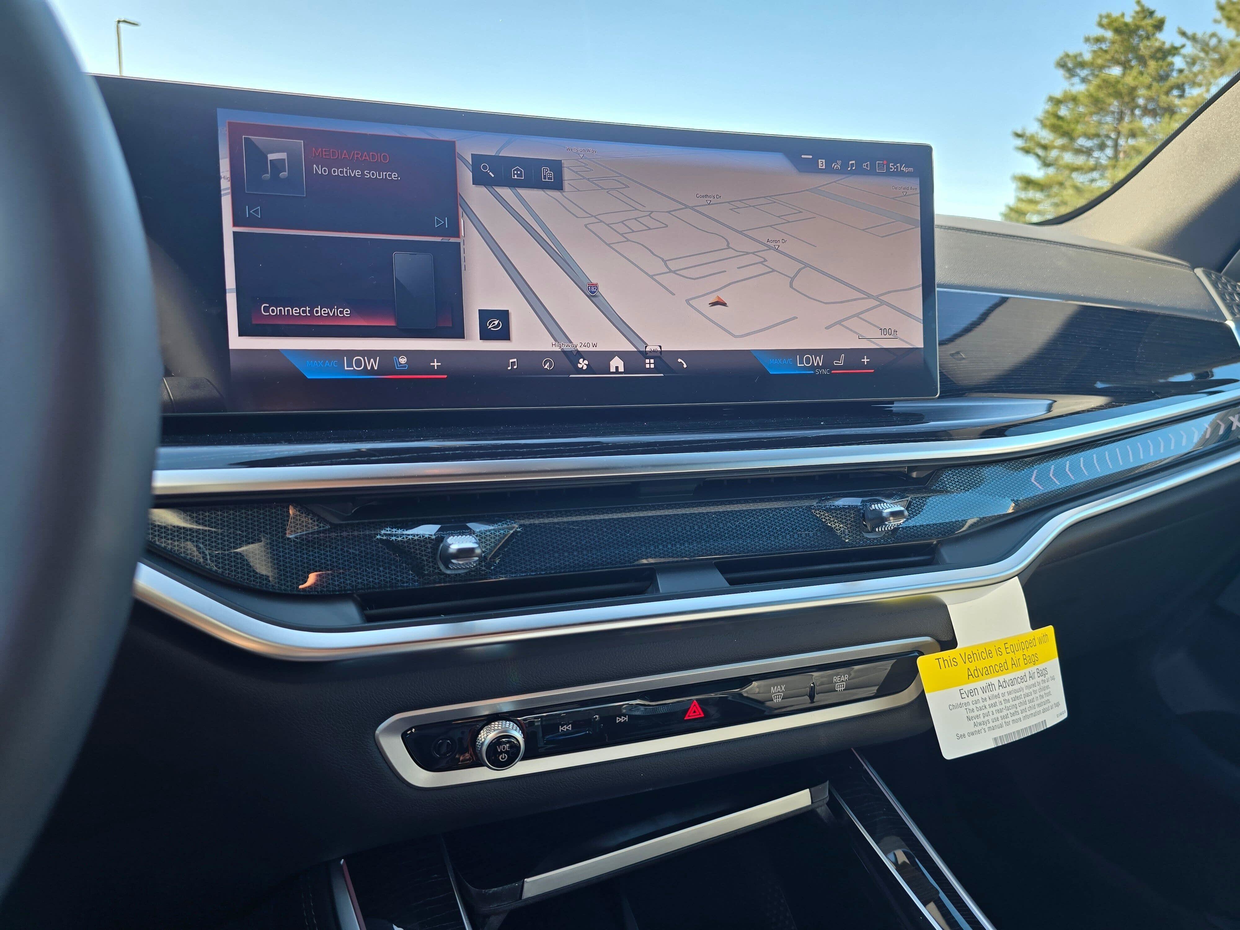 New 2026 Dravit Grey Metallic BMW xDrive50e image 18