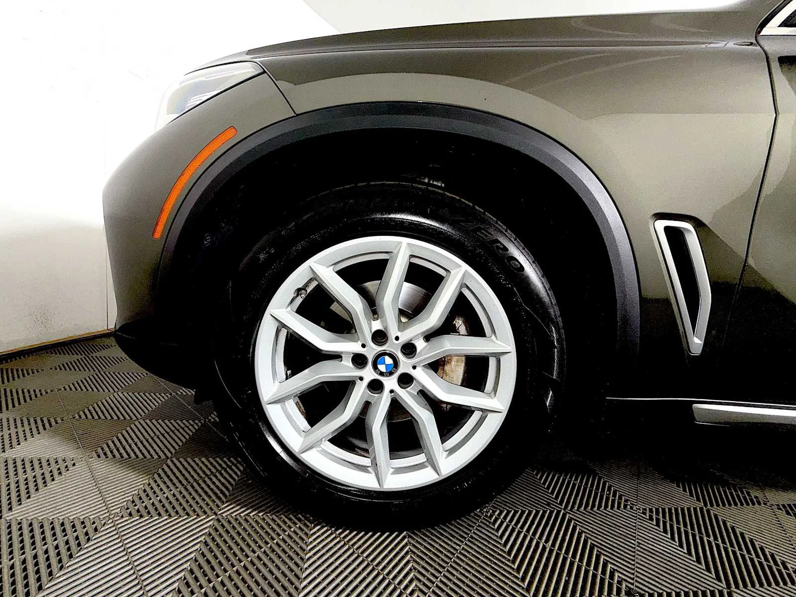 Certified Used 2023 Manhattan Green Metallic BMW xDrive40i image 8