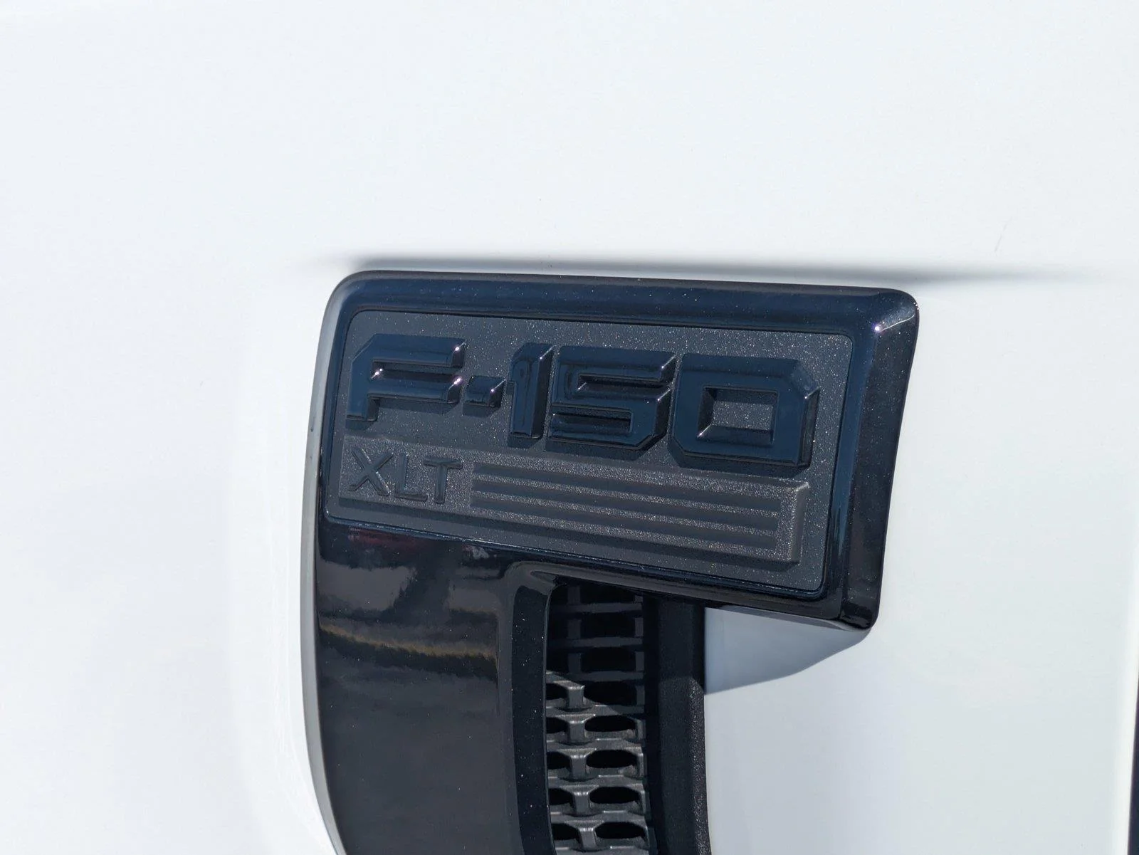 New 2026 Oxford White Ford XLT image 9