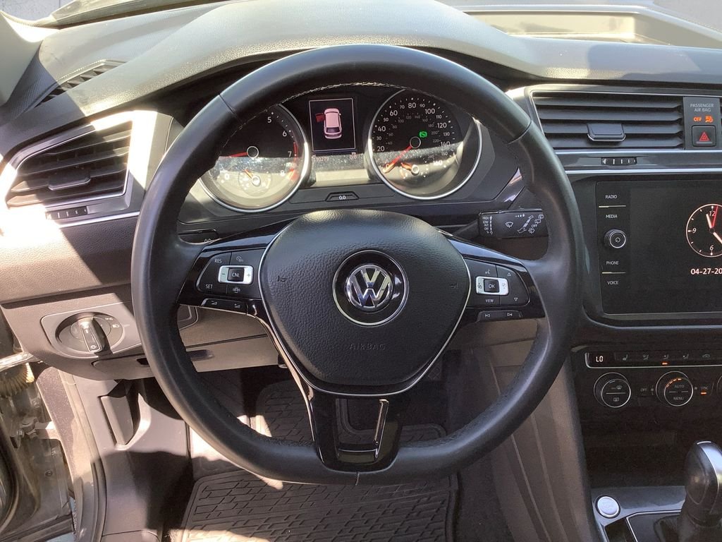 Used 2020  Volkswagen 2.0T SE image 9