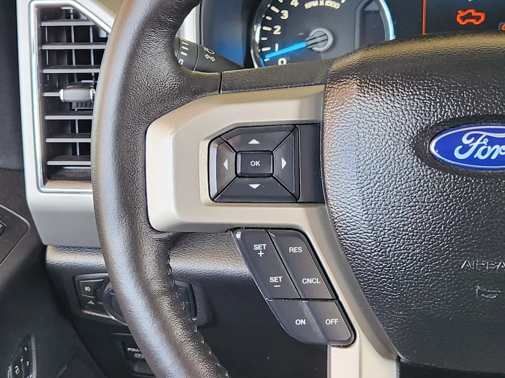 Used 2018 White Platinum Metallic Tri-Coat Ford LARIAT image 30
