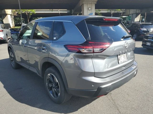 Used 2024 Gray Nissan SV image 3