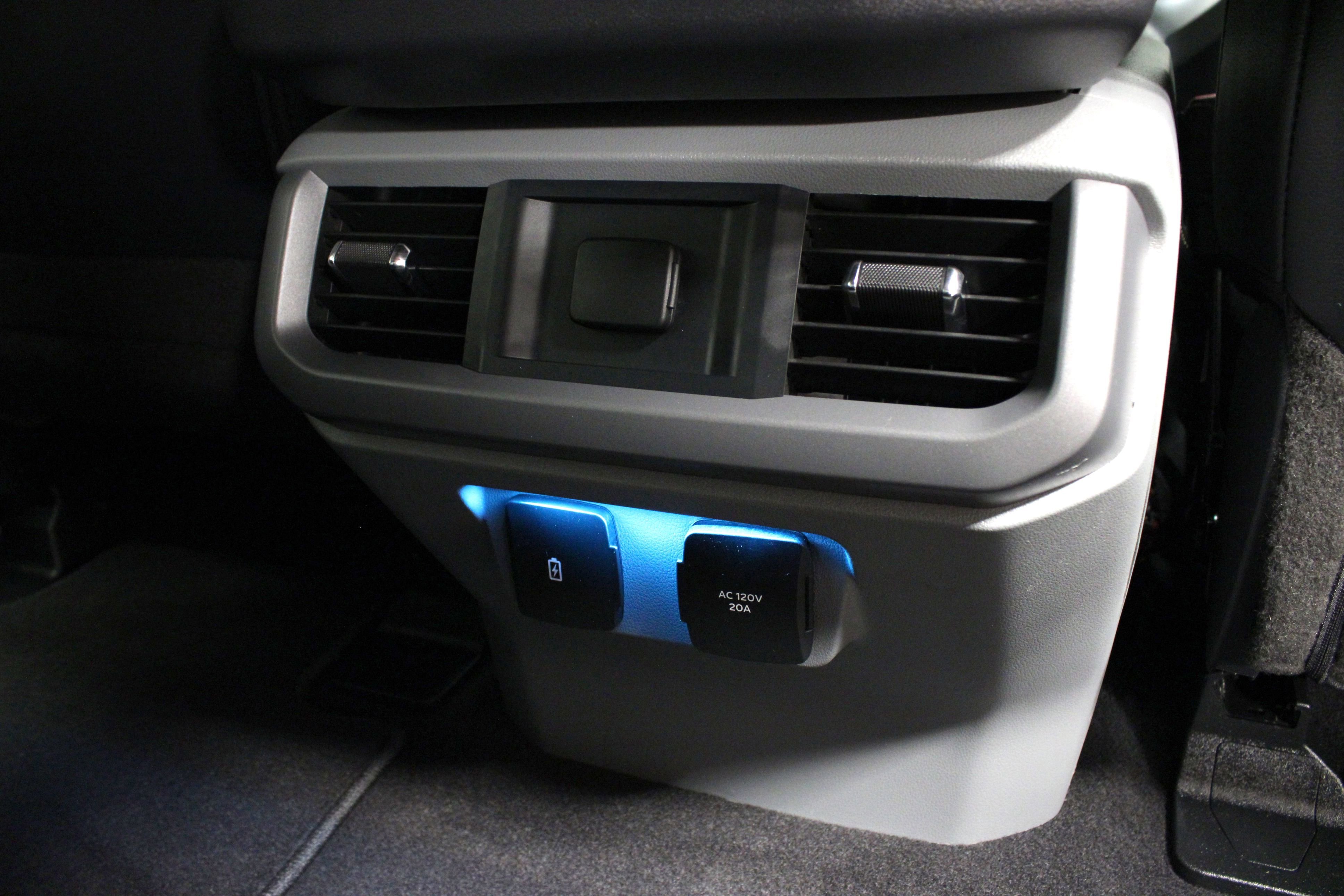 Used 2025 Antimatter Blue Metallic Ford LARIAT image 18