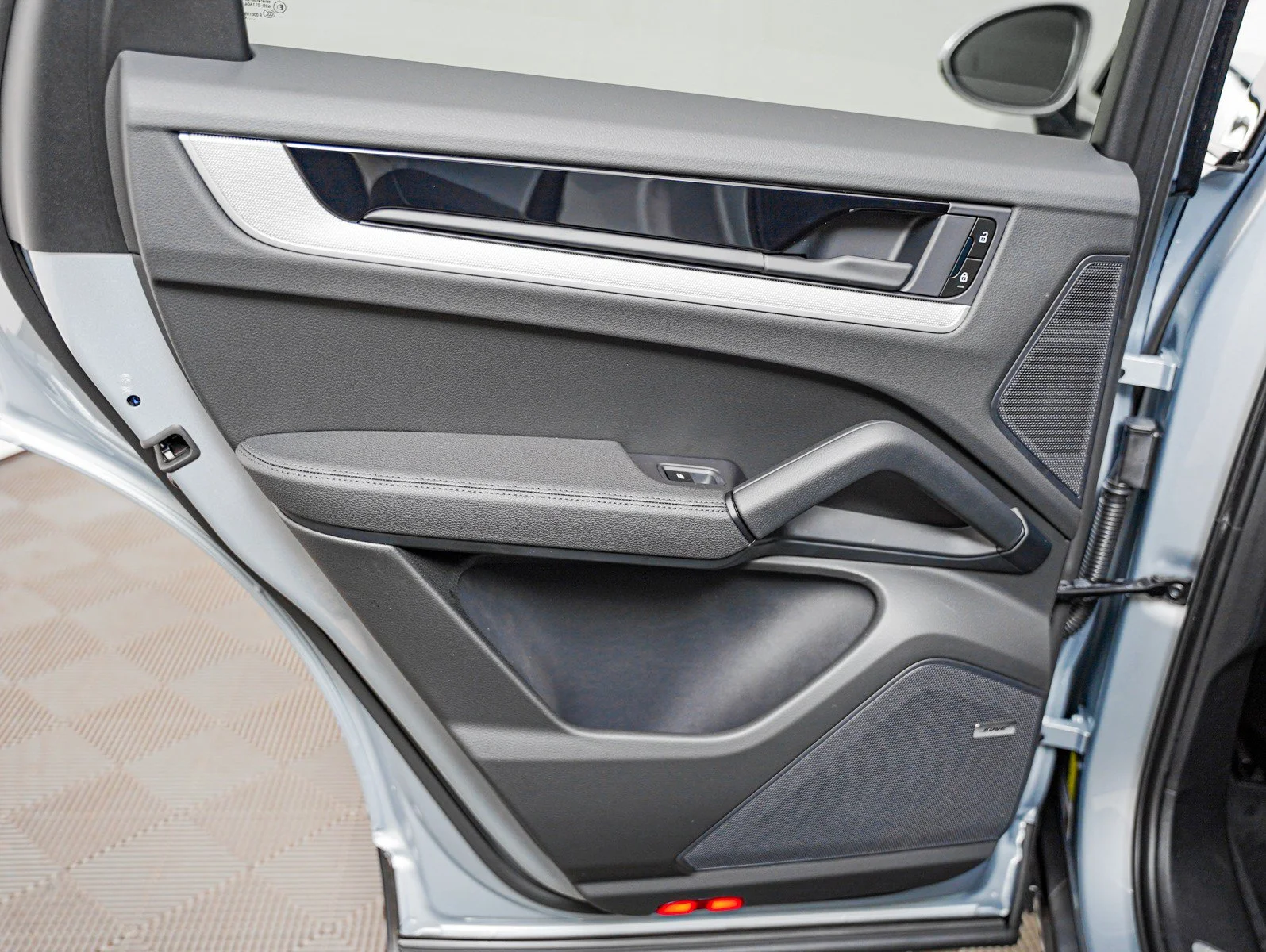 New 2026 DOLOMITE SILVER Porsche Coupe image 26