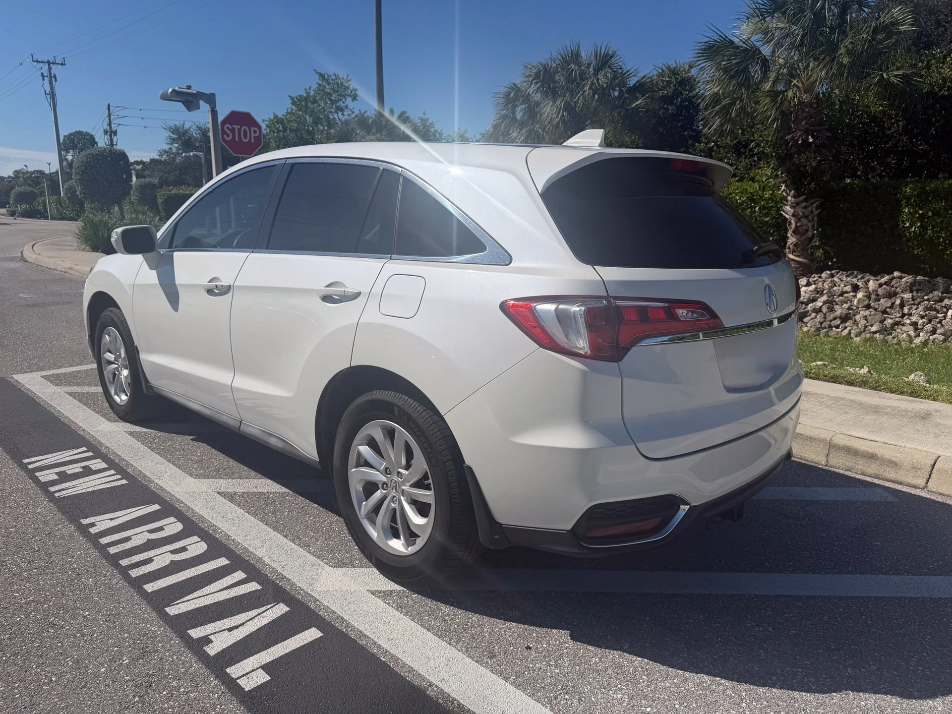 Used 2017 White Diamond Pearl Acura Base image 3