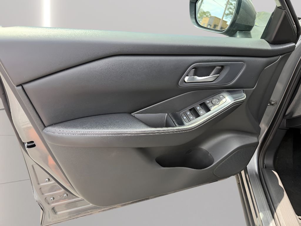 2024 Nissan Rogue SV - Photo 16
