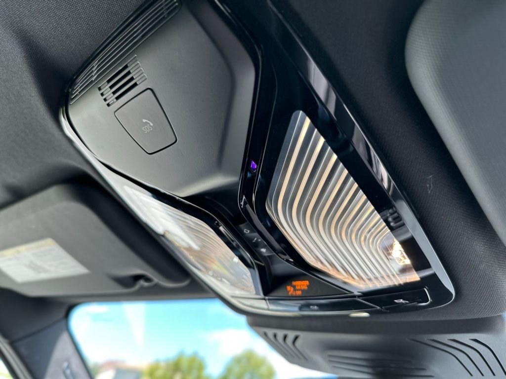 Used 2024 Skyscraper Grey Metallic BMW xDrive30i image 25