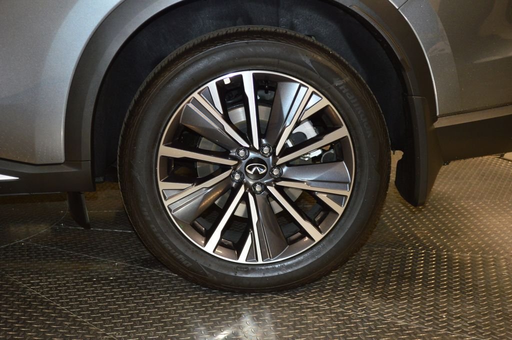 Used 2026 Graphite Shadow INFINITI LUXE image 14