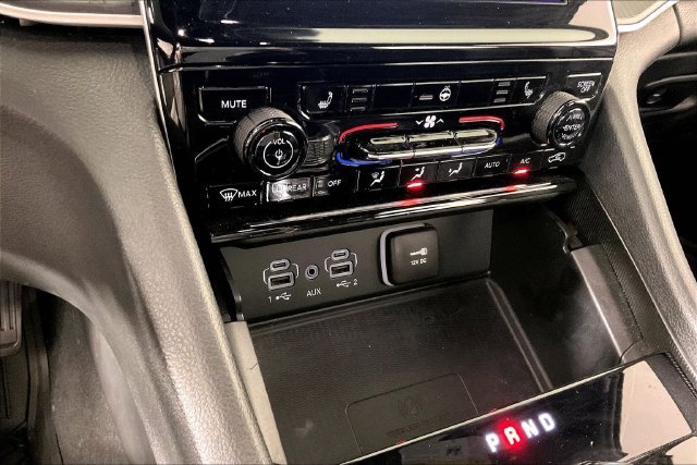 Used 2024 Black Jeep Altitude image 13