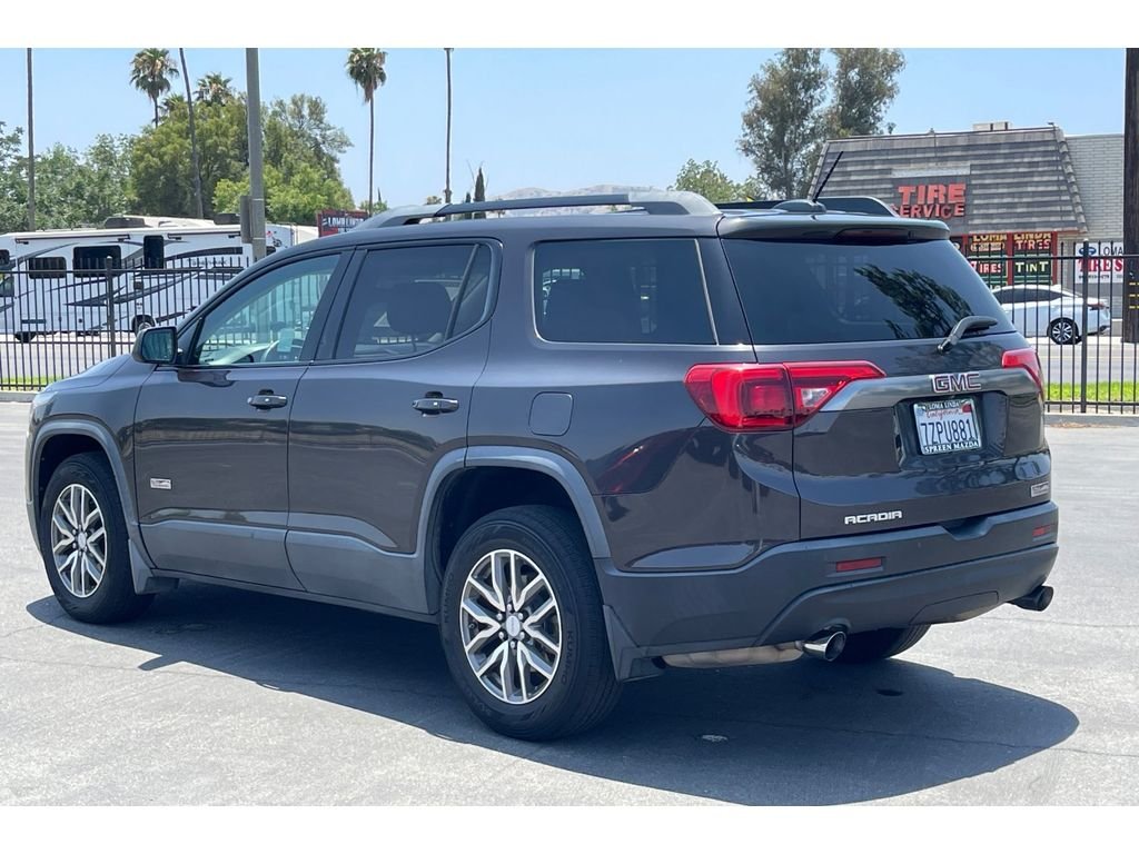 Used 2017 Iridium Metallic GMC SLE image 4