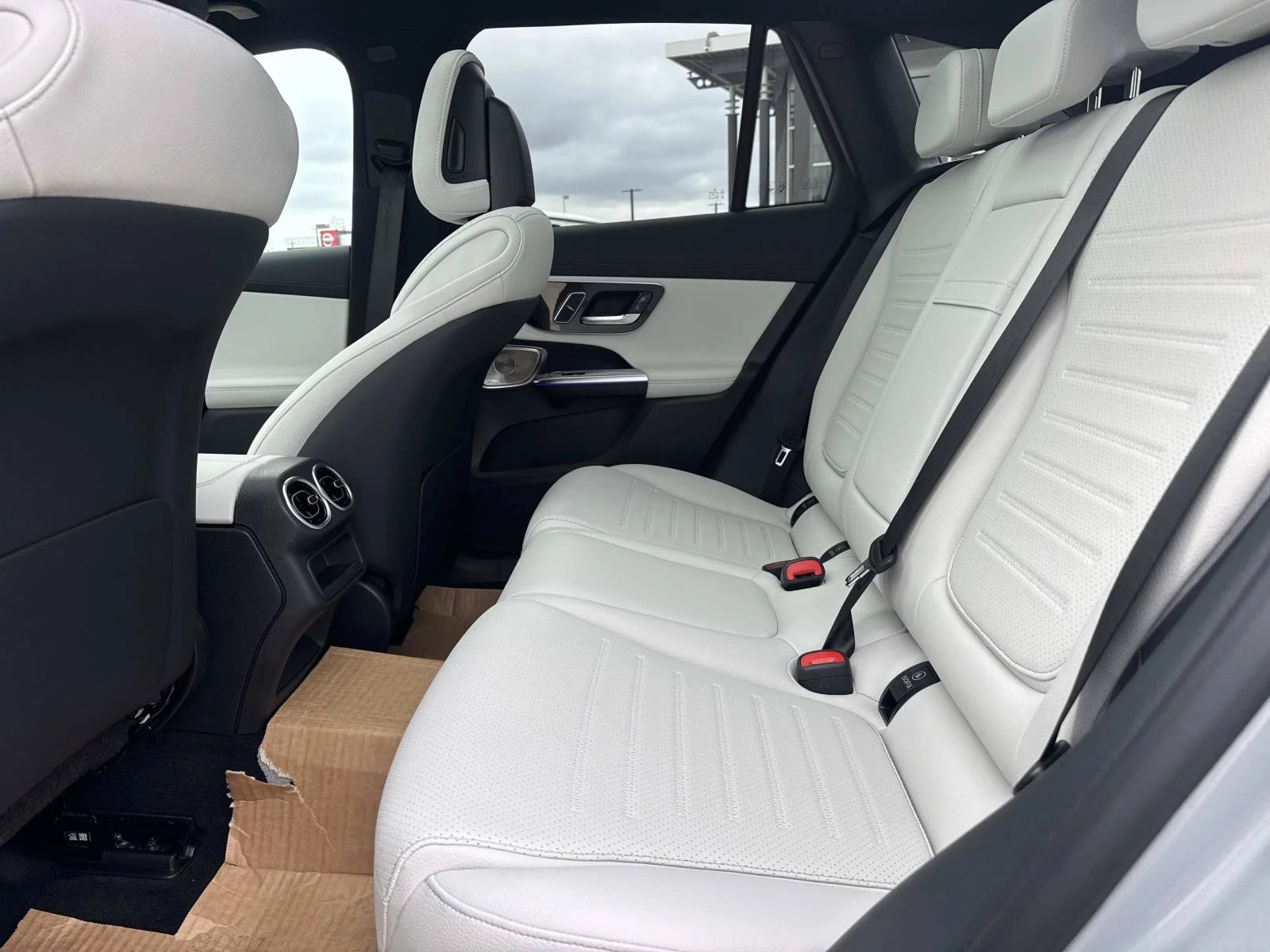 New 2026 Silver Mercedes-Benz GLC 300 image 6