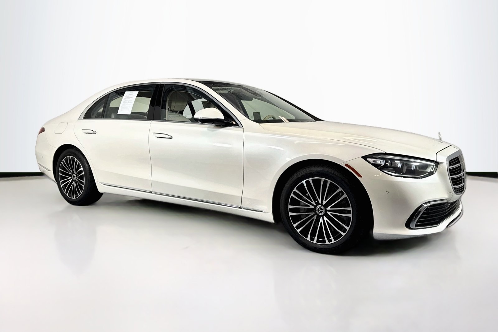 Used 2023 Manufaktur Diamond White Mercedes-Benz S 500 image 3
