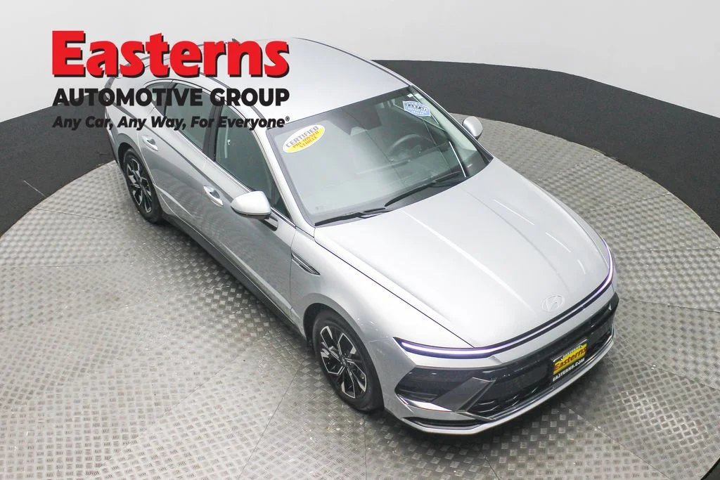 Used 2024 Silver Hyundai SEL image 31