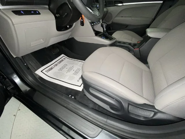 Used 2020 Gray Hyundai SE image 12