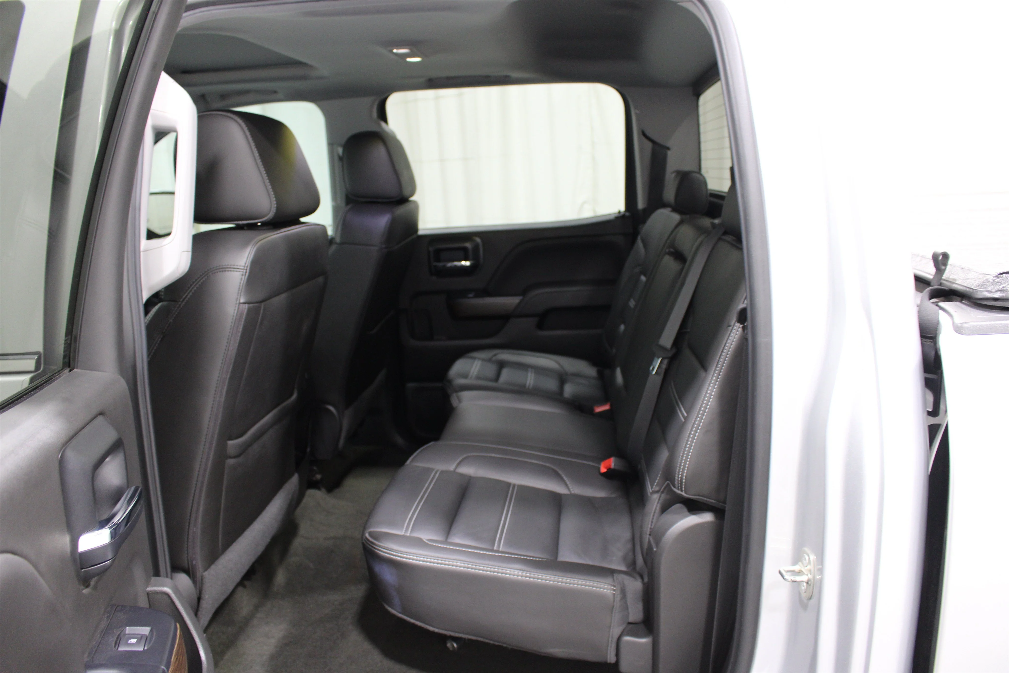 Used 2018 Quicksilver Metallic GMC Denali image 20