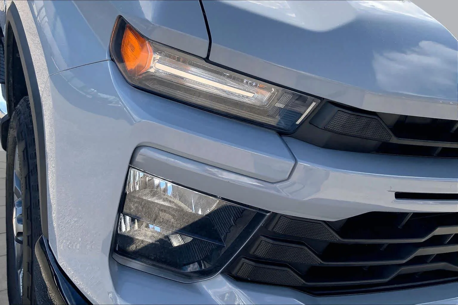 Used 2025 Slate Gray Metallic Chevrolet Custom image 28