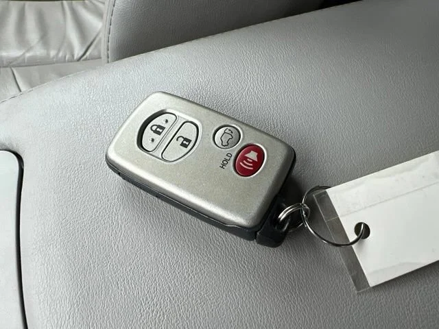 Used 2009 Classic Silver Metallic Toyota Base image 14