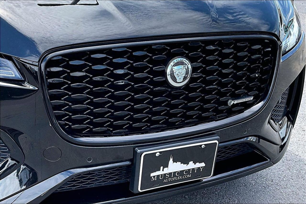 2024 Jaguar F-PACE R-Dynamic S - Photo 34