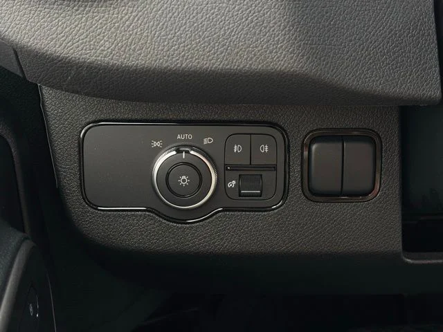 New 2026 Grey Mercedes-Benz Discovery Cross Country image 32