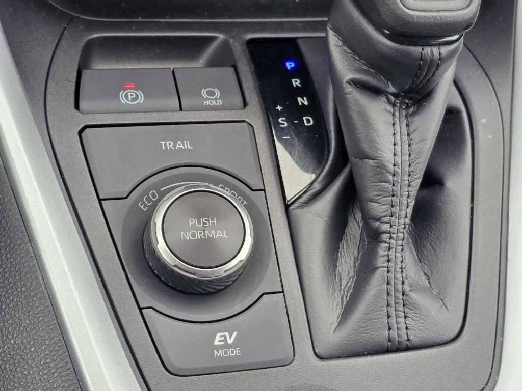 2024 Toyota RAV4 XLE - Photo 9