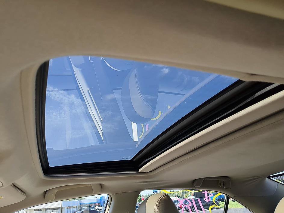 Used 2011 Aloe Green Metallic Toyota XLE image 29