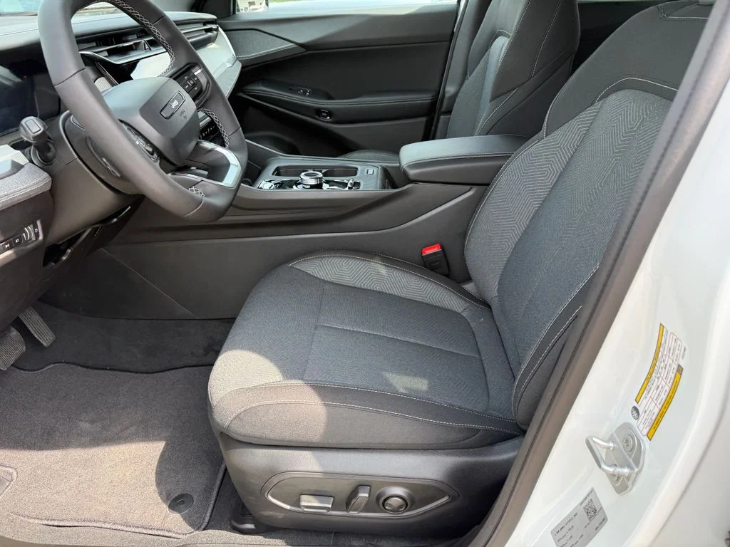 New 2026 White/off-white Jeep Laredo image 18
