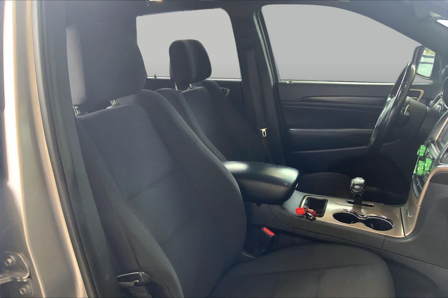 Used 2014 Billet Silver Metallic Clearcoat Jeep Laredo image 8
