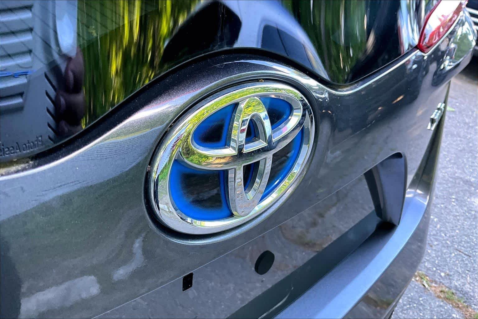 Certified Used 2022 Magnetic Gray Metallic Toyota XLE image 29