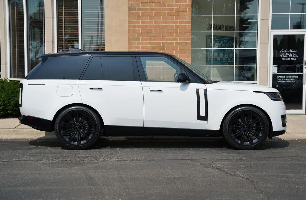 New 2026 Fuji White Land Rover SE image 8