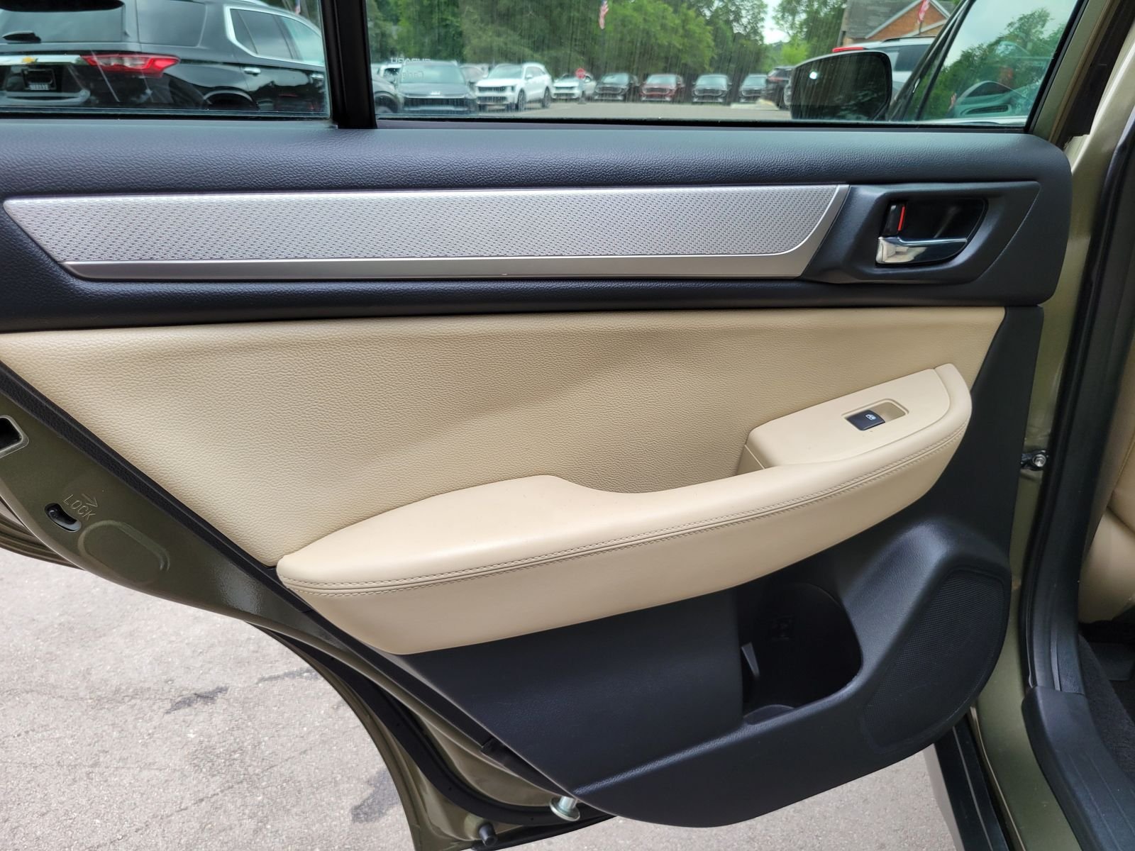 Used 2015 Green Subaru 2.5i Premium image 24