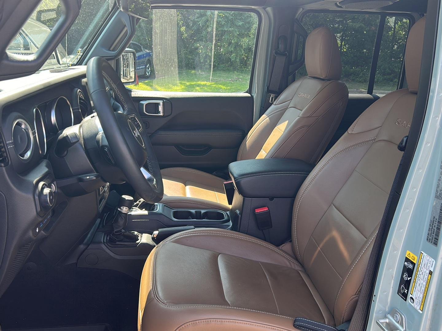 Used 2023 Earl Clearcoat Jeep Sahara image 11