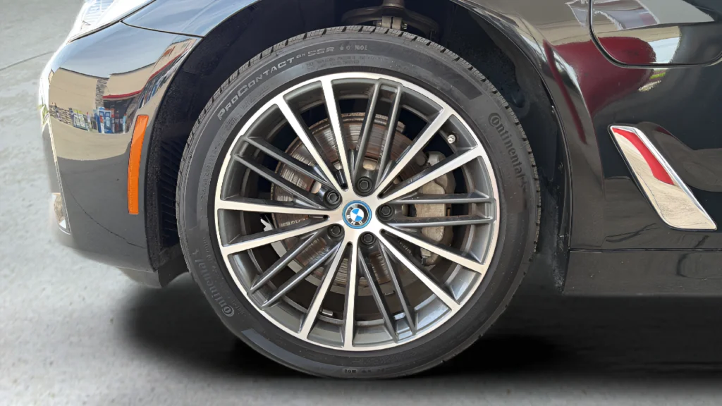 Used 2023 Black BMW 530e iPerformance image 26