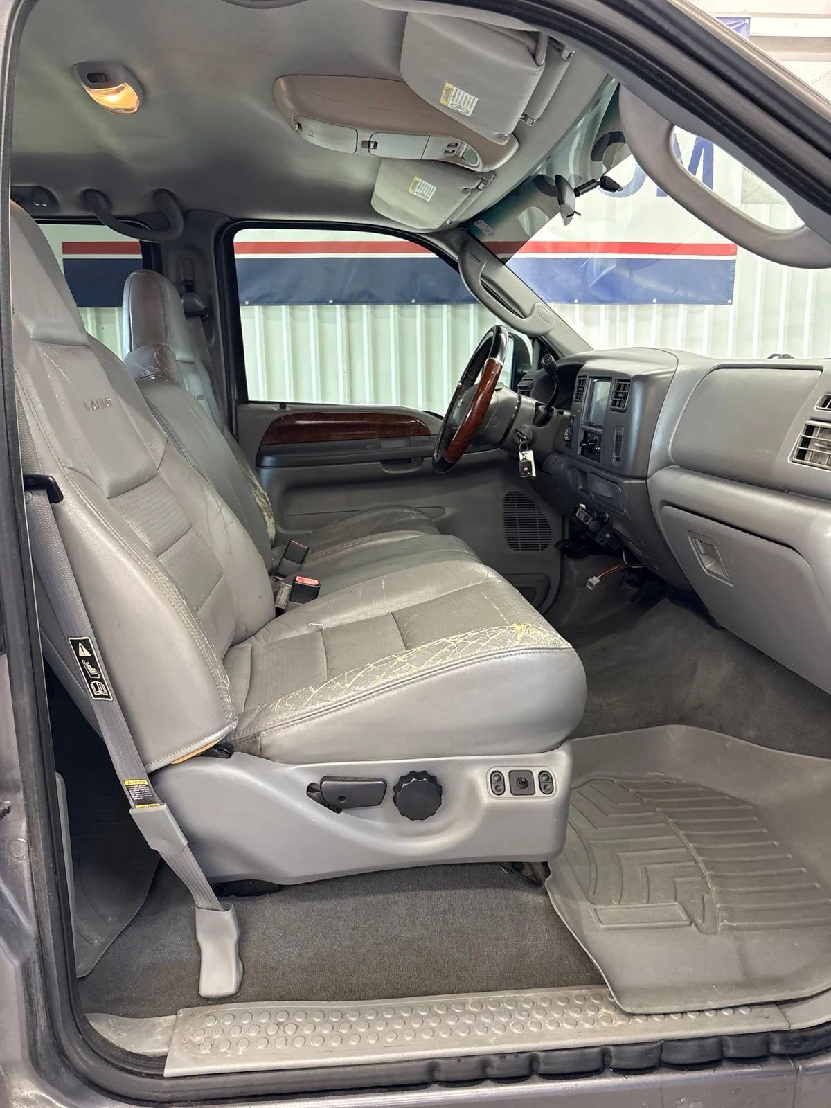 Used 2003 Gray Ford Lariat image 20