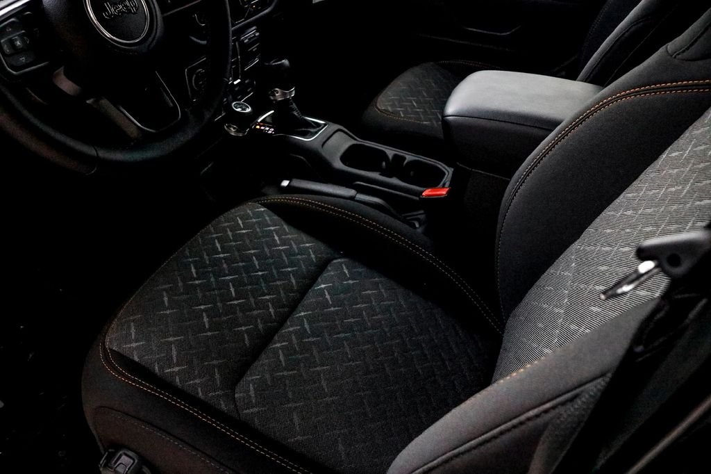 New 2025 Black Clear-Coat Exterior Paint Jeep Mojave image 10
