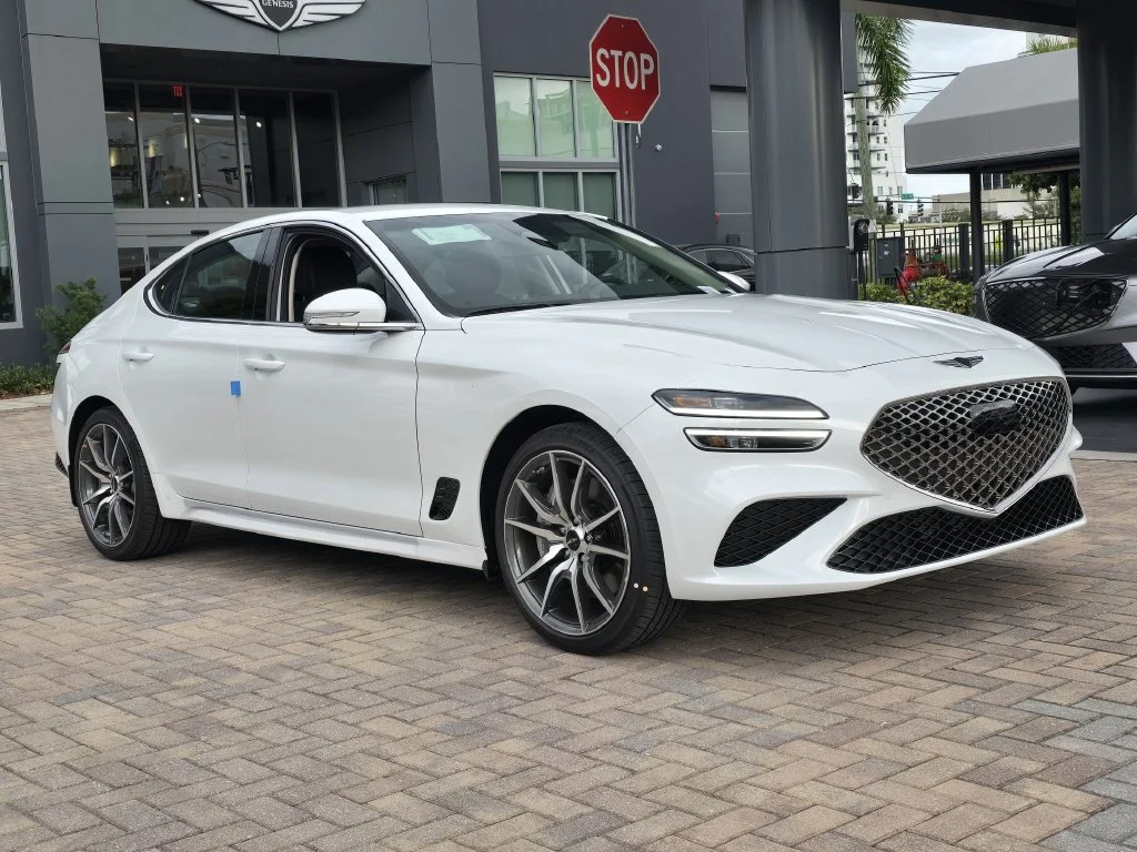 New 2027 White Genesis 2.5T image 2