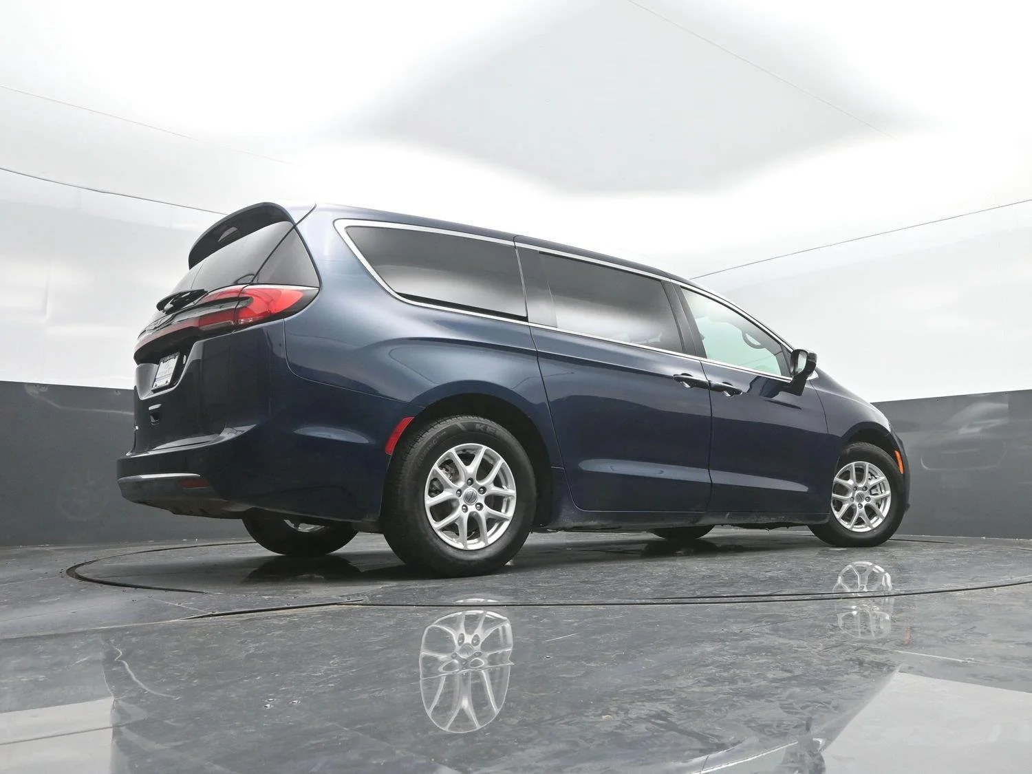 Used 2024 Fathom Blue Pearlcoat Chrysler Touring image 31