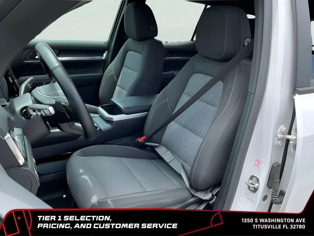 Used 2025 Summit White GMC Elevation image 15